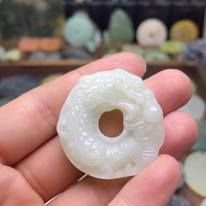 蛇纹石玉挂件未镶嵌