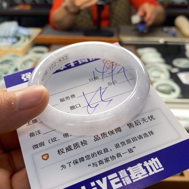 翡翠手镯未镶嵌翡翠手镯未镶嵌