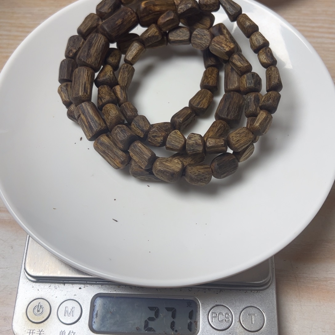 沉香沉香碎屑鹤**七单圈四条随型27克