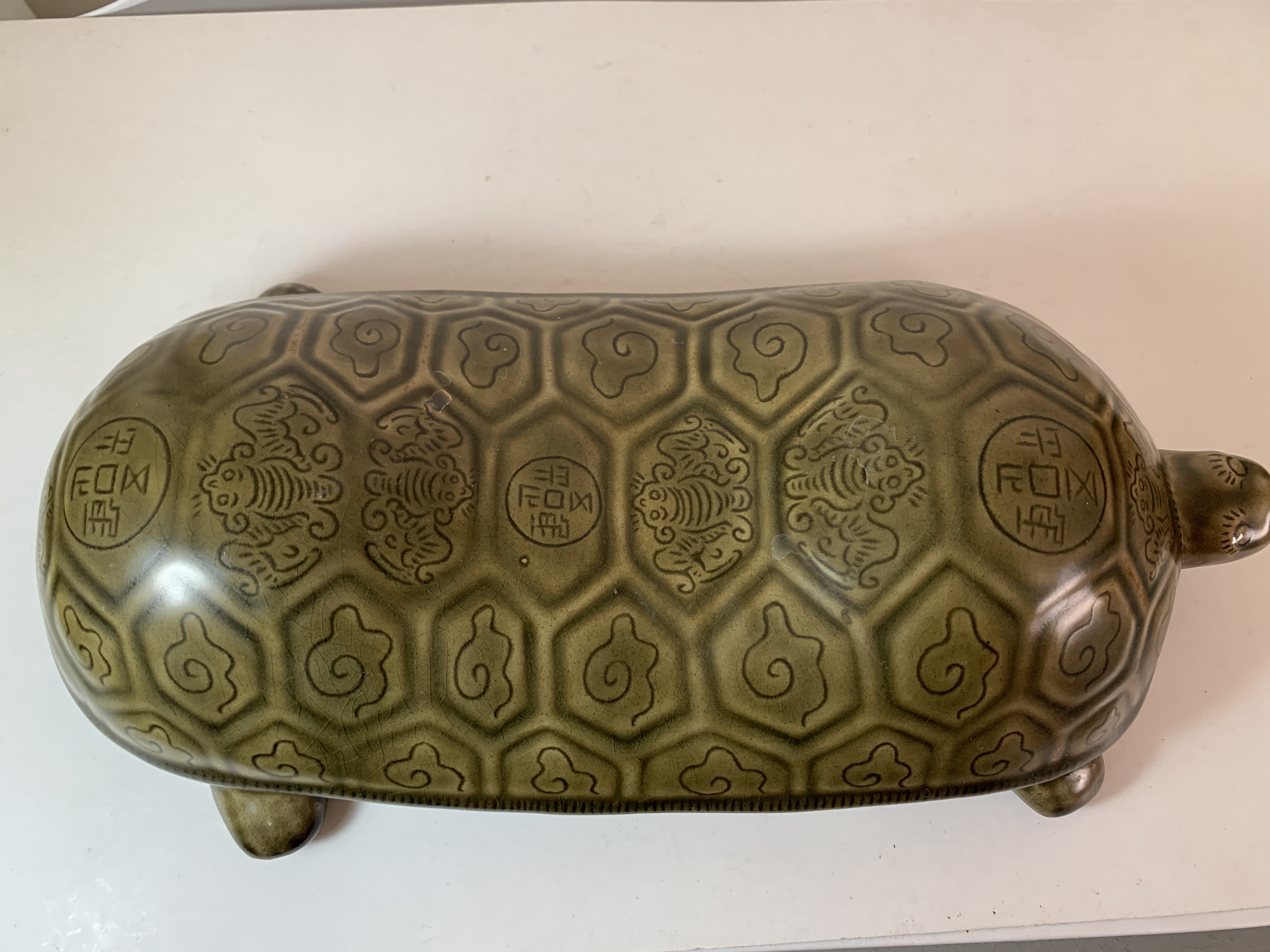 越窑秘色釉龟形枕