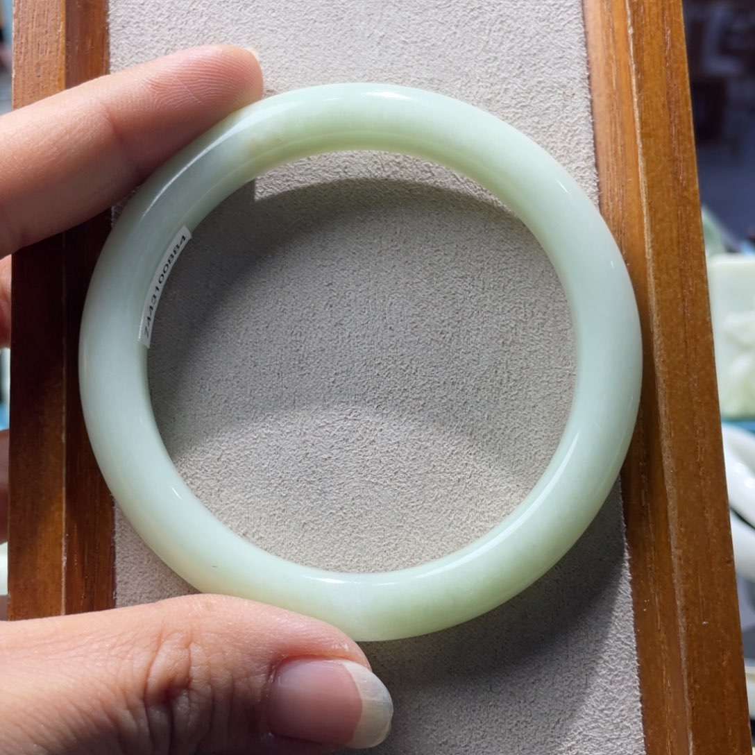 蓝田玉（蛇纹石化大理石玉）手镯未镶嵌陈****生