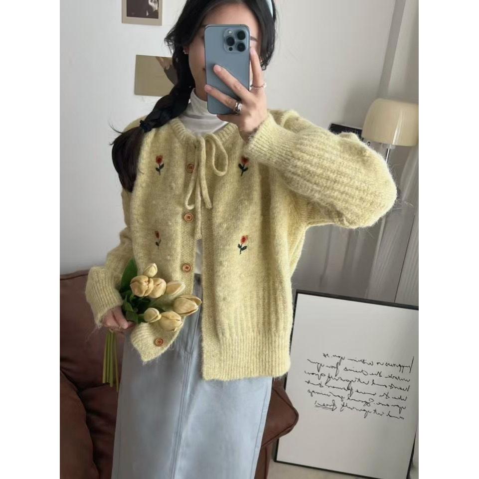 今年流行独特漂亮刺绣花朵开衫毛衣女秋冬新款温柔减龄针织上衣