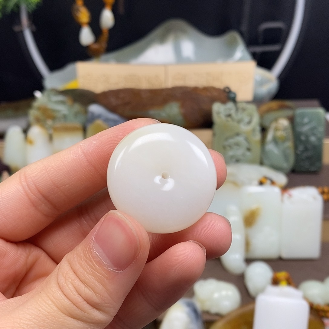 和田玉颈饰未镶嵌12