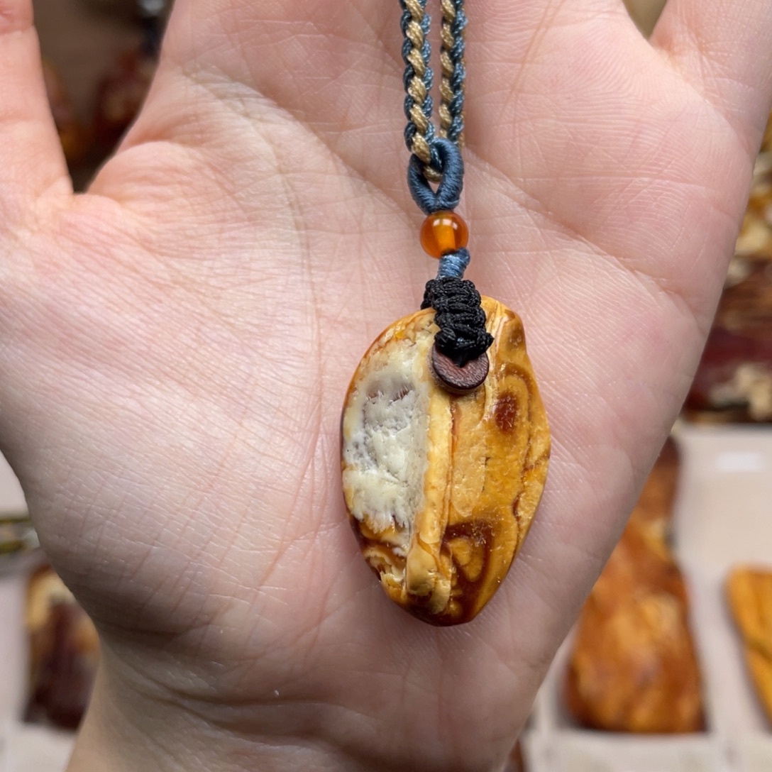 琥珀未镶嵌珠宝奇石