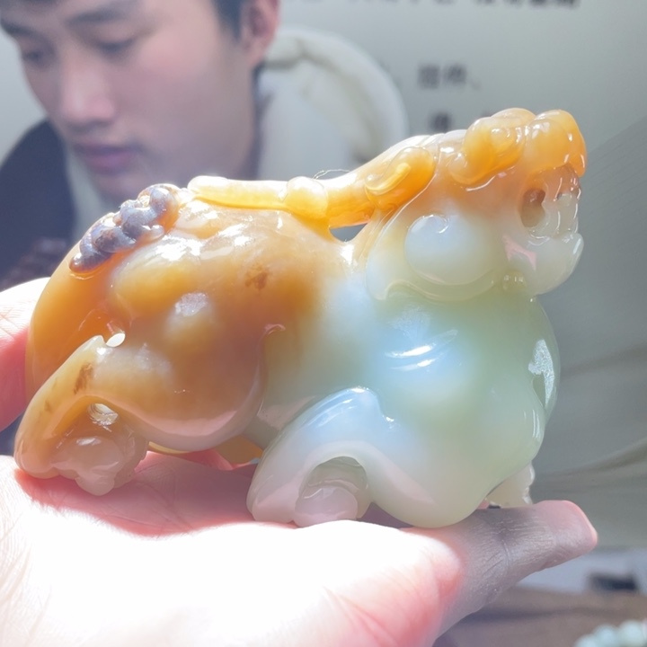 涂***文和田玉未镶嵌把件