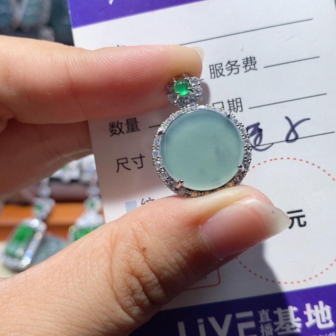 翡翠未镶嵌颈饰翡翠