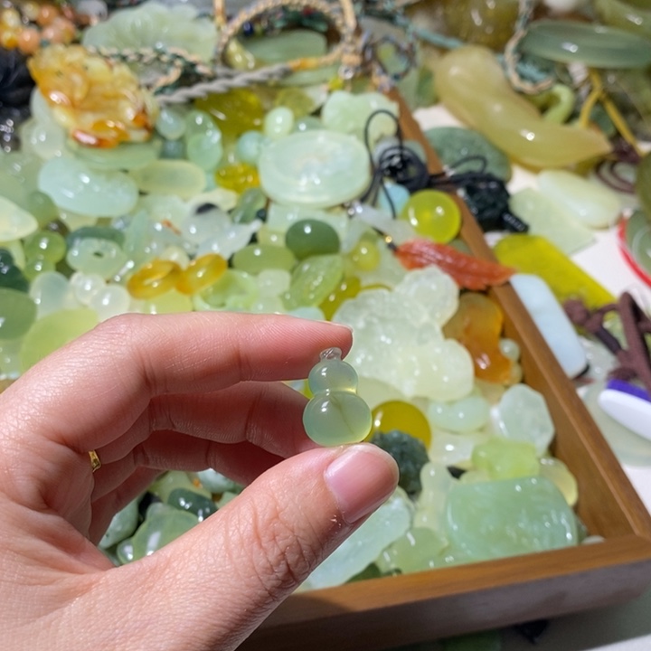 蛇纹石玉合金颈饰