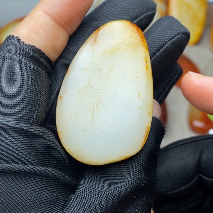 和田玉未镶嵌把件