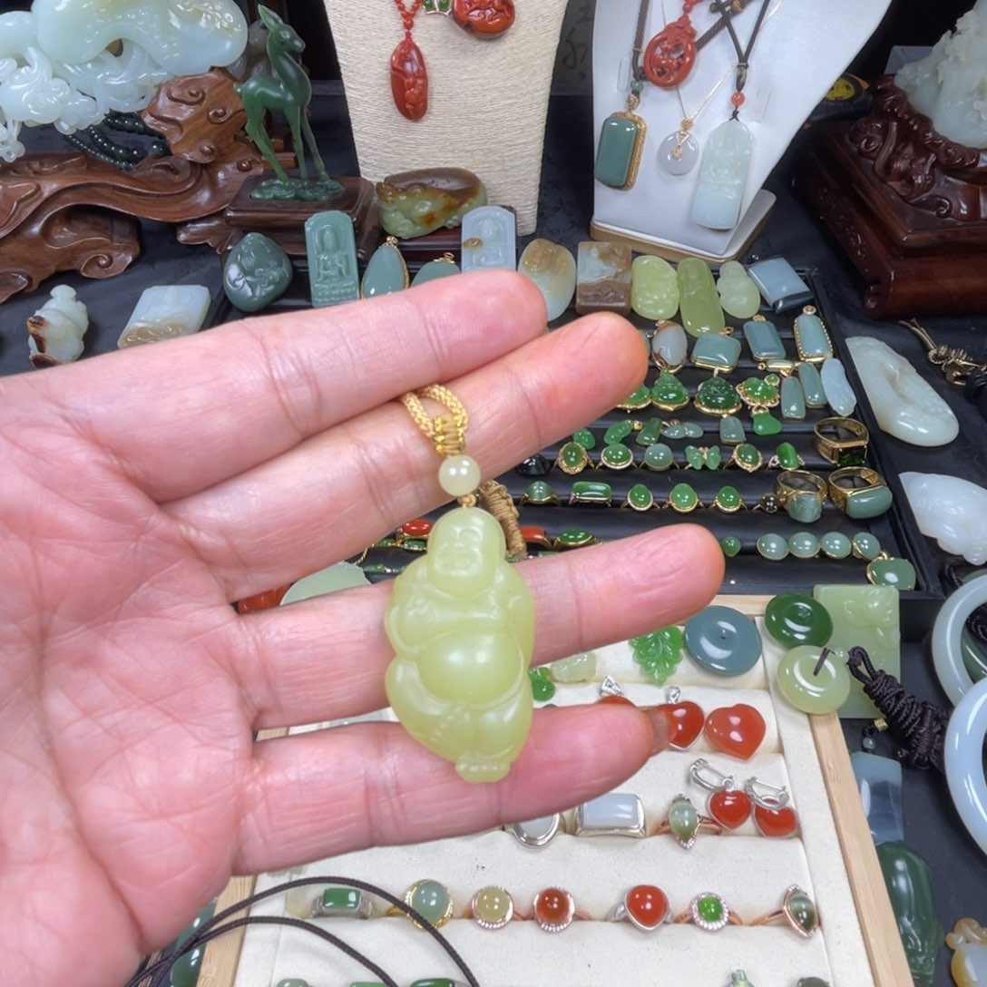 亿***點和田玉未镶嵌挂件