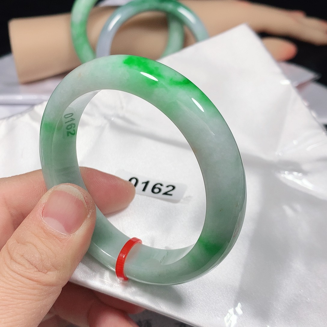 翡翠手镯未镶嵌天然缅甸翡翠手镯A货