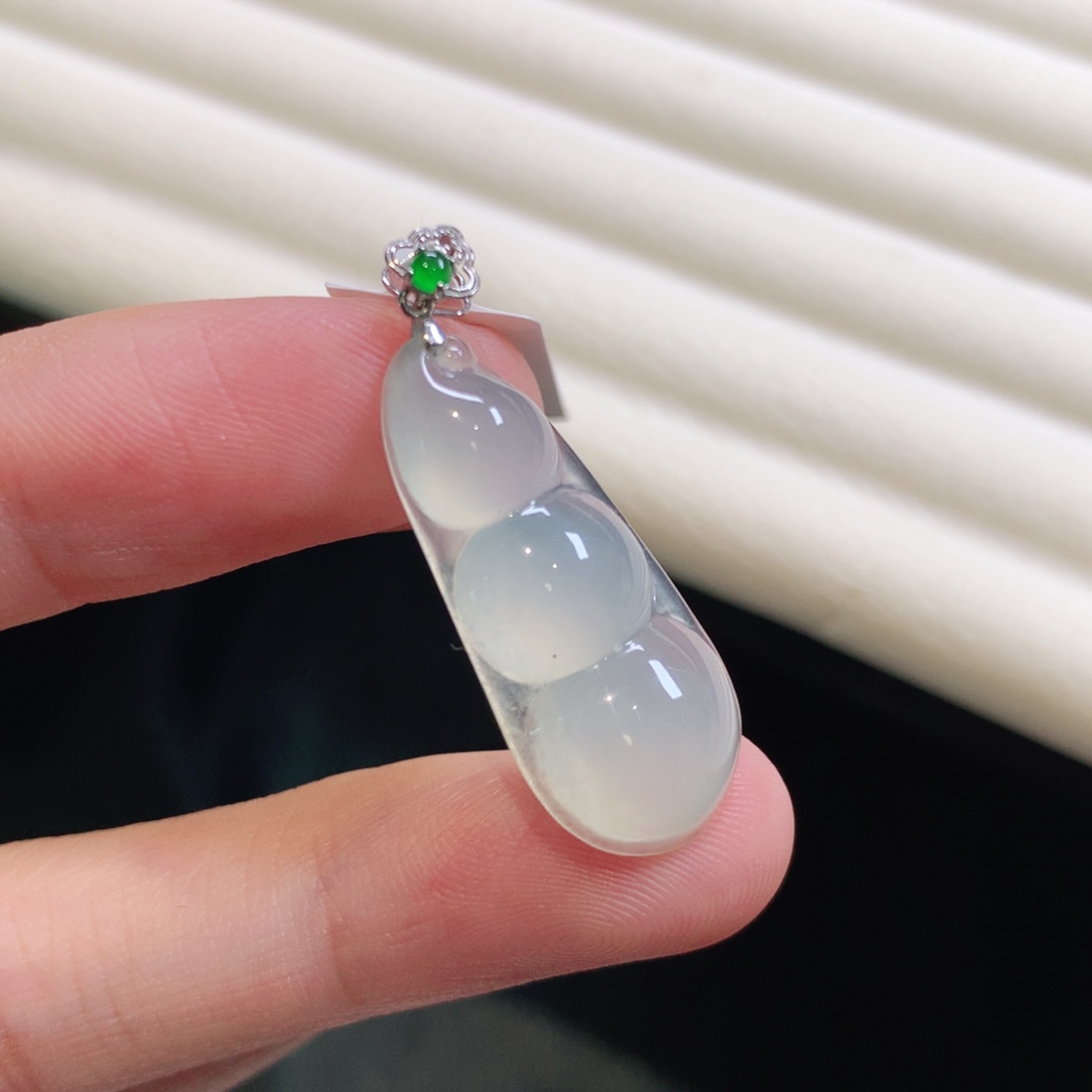 翡翠颈饰18K金镶嵌豆子