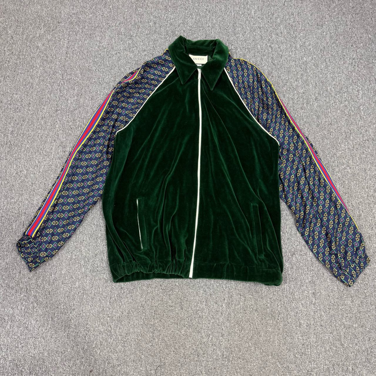 99新 GUCCI/古驰 13324880绿色丝绒拼接马衔扣桑蚕丝印花外套 M码