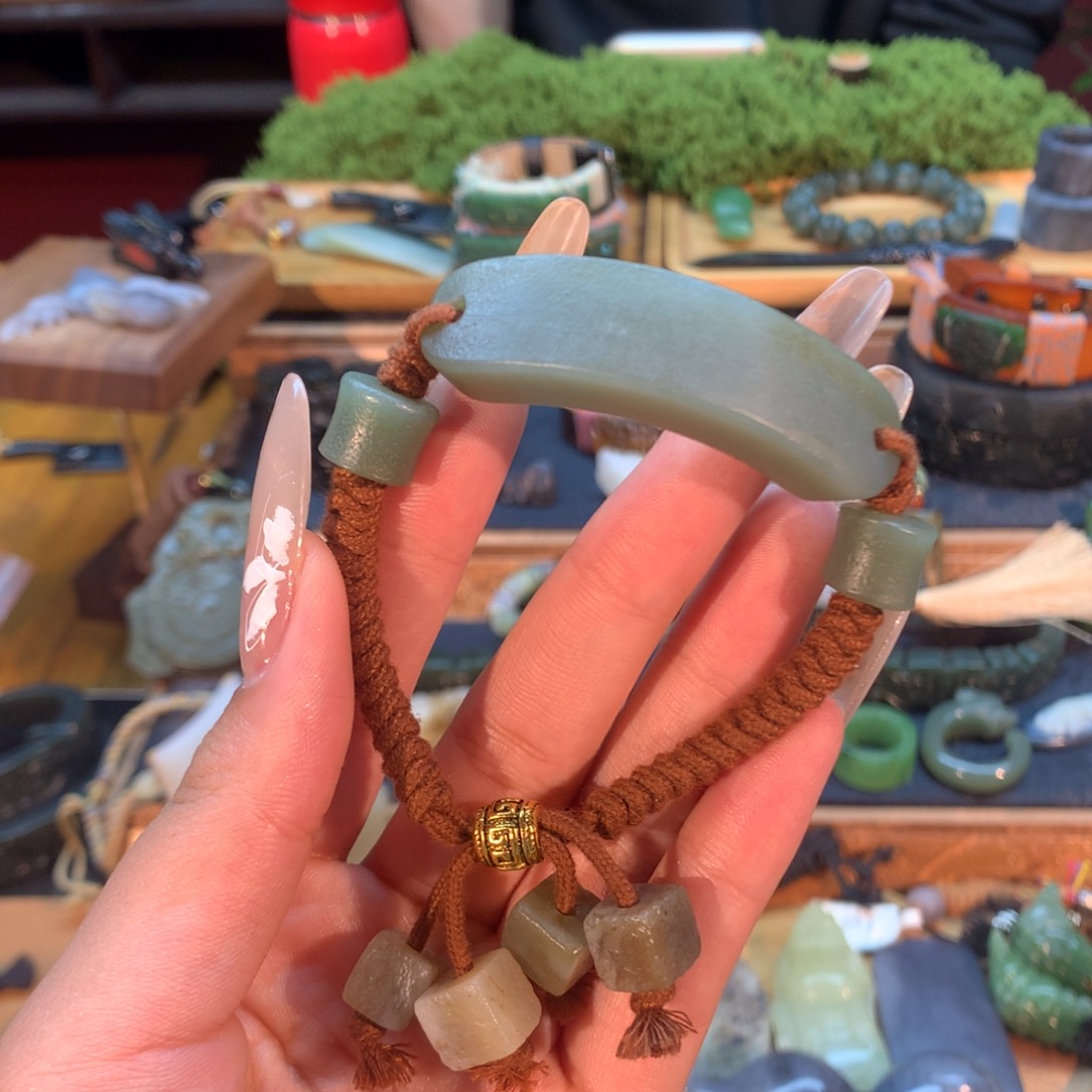 豌***豆和田玉（糖玉）未镶嵌挂件