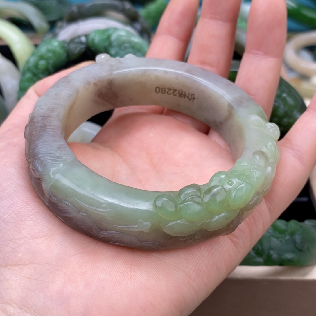 和田玉手镯未镶嵌糖****爱