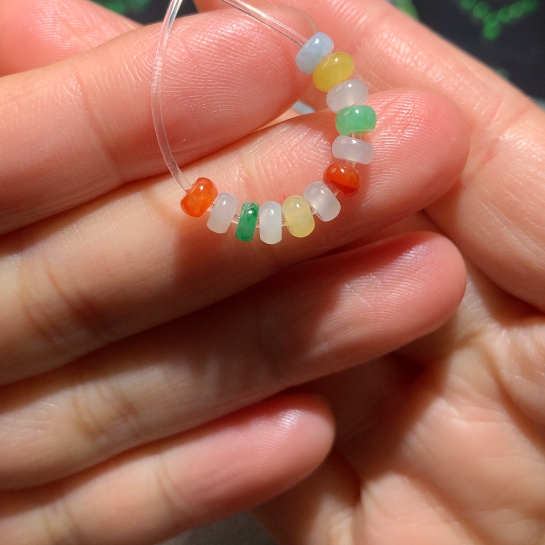 翡翠颈饰未镶嵌珠子
