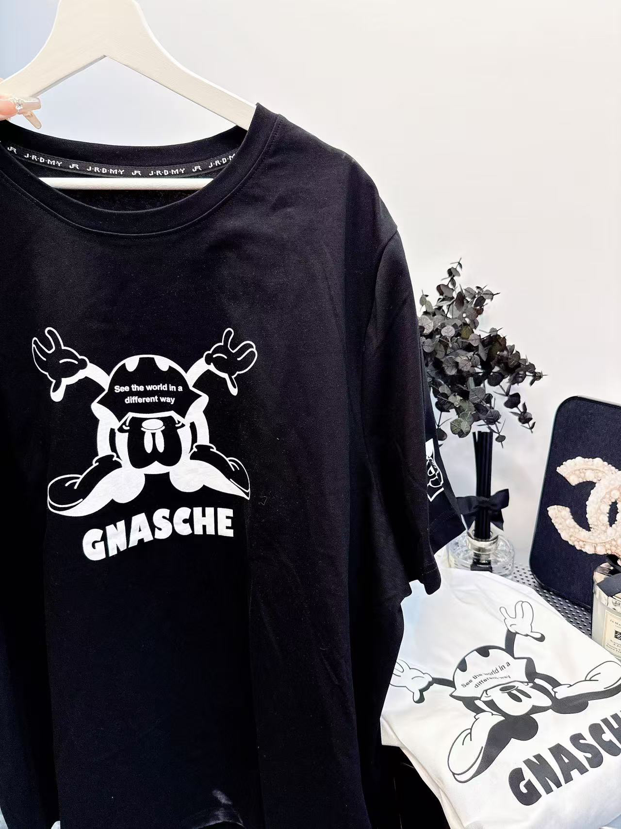 W阿薇•正肩短款米奇半袖