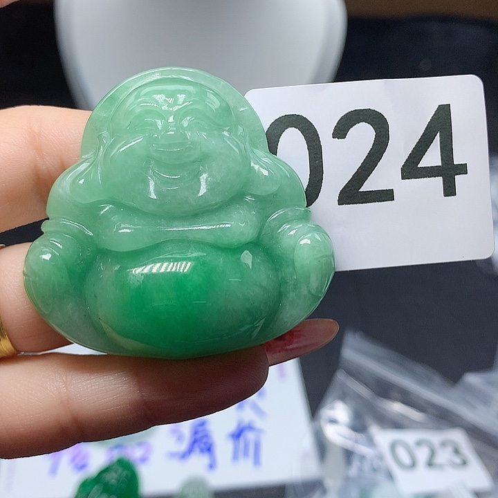 翡翠吊坠(赠链)未镶嵌