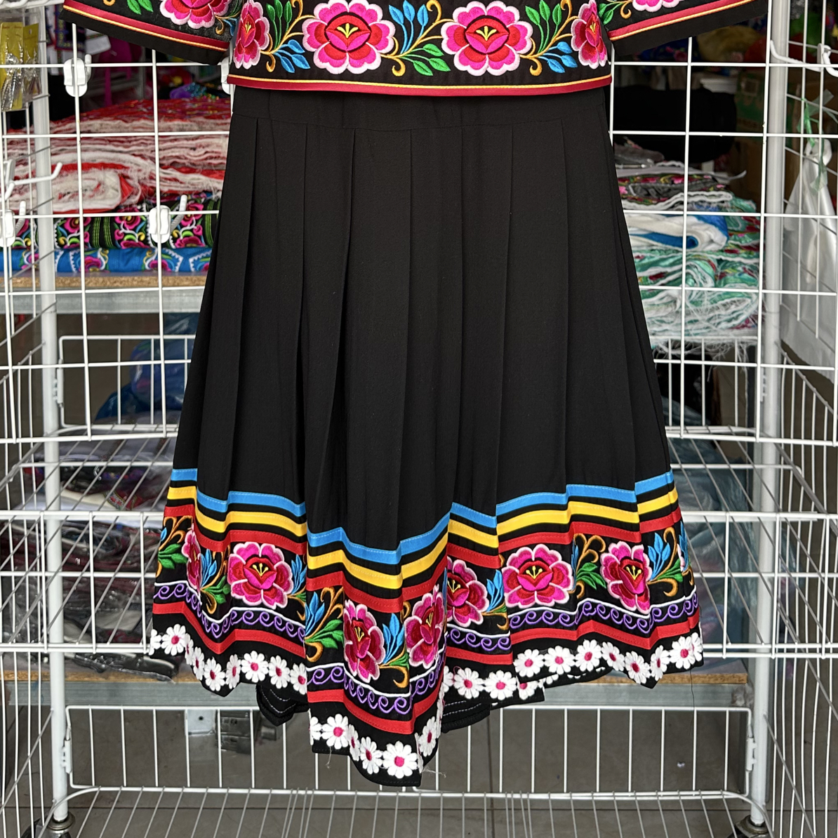 云南彝族左脚舞秋冬半身裙百褶裙民族风裙子