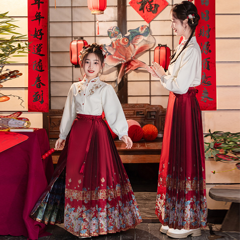亲子母女装马面裙套装2024新款洋气古风汉服女孩秋冬装唐装拜年服