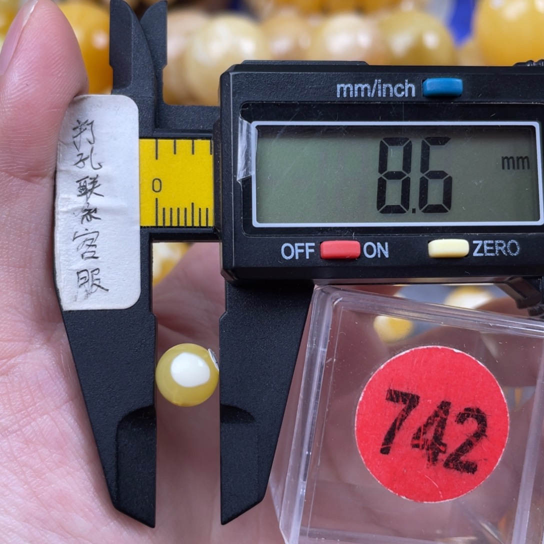 蜜蜡未镶嵌珠宝奇石