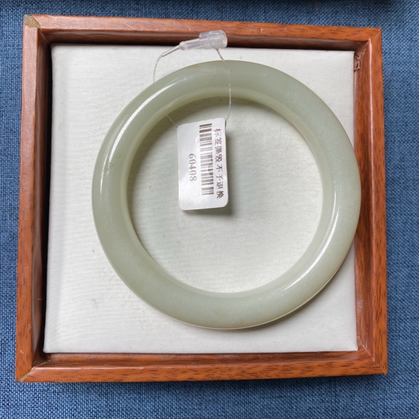 天然和田玉手镯 55