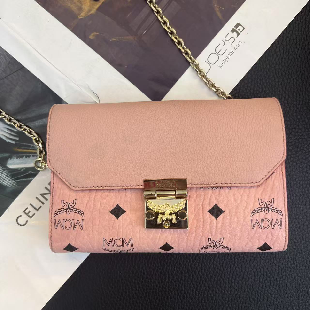 95新 MCM 大麦中古/mcm粉色信封链条包/斜挎包