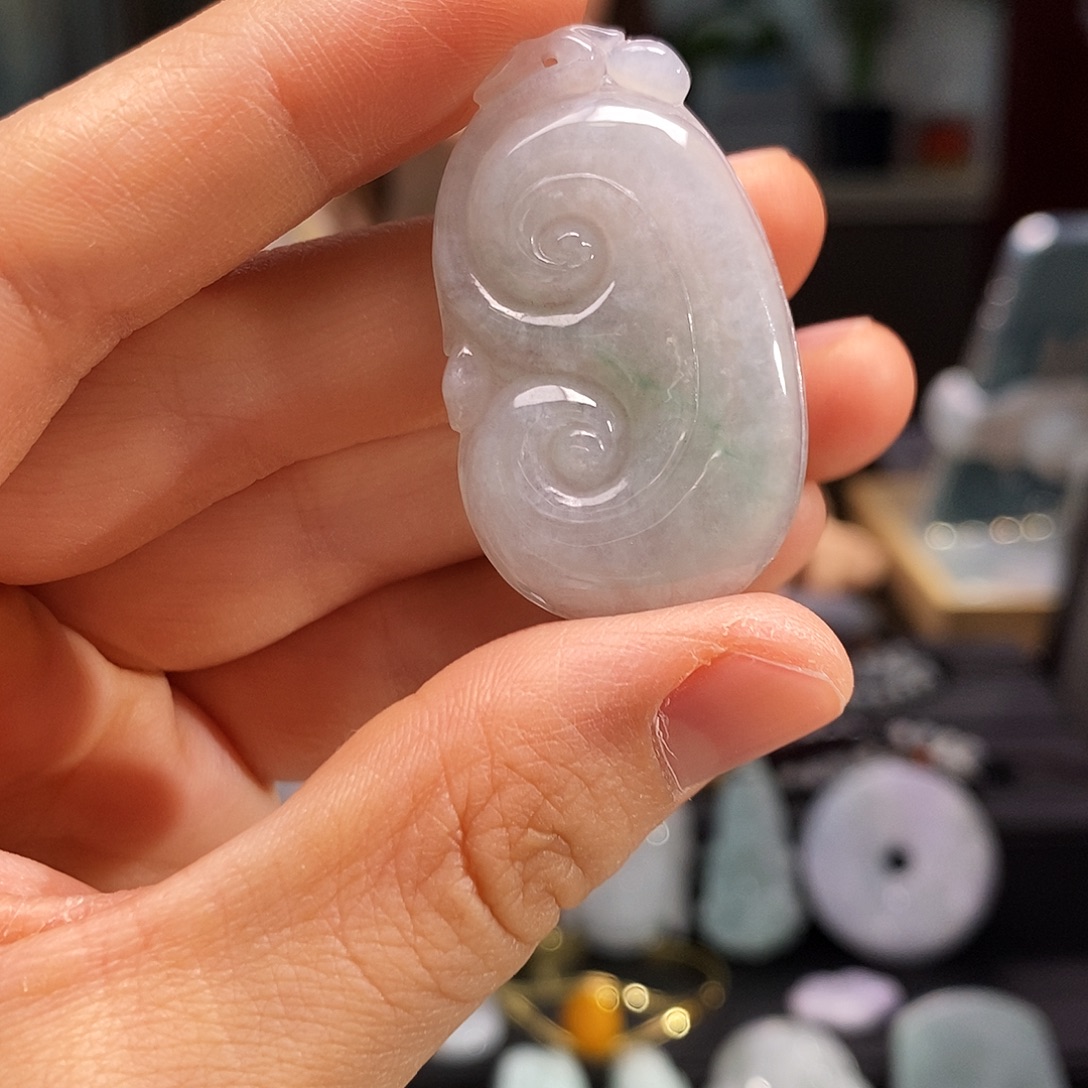 翡翠未镶嵌颈饰如意