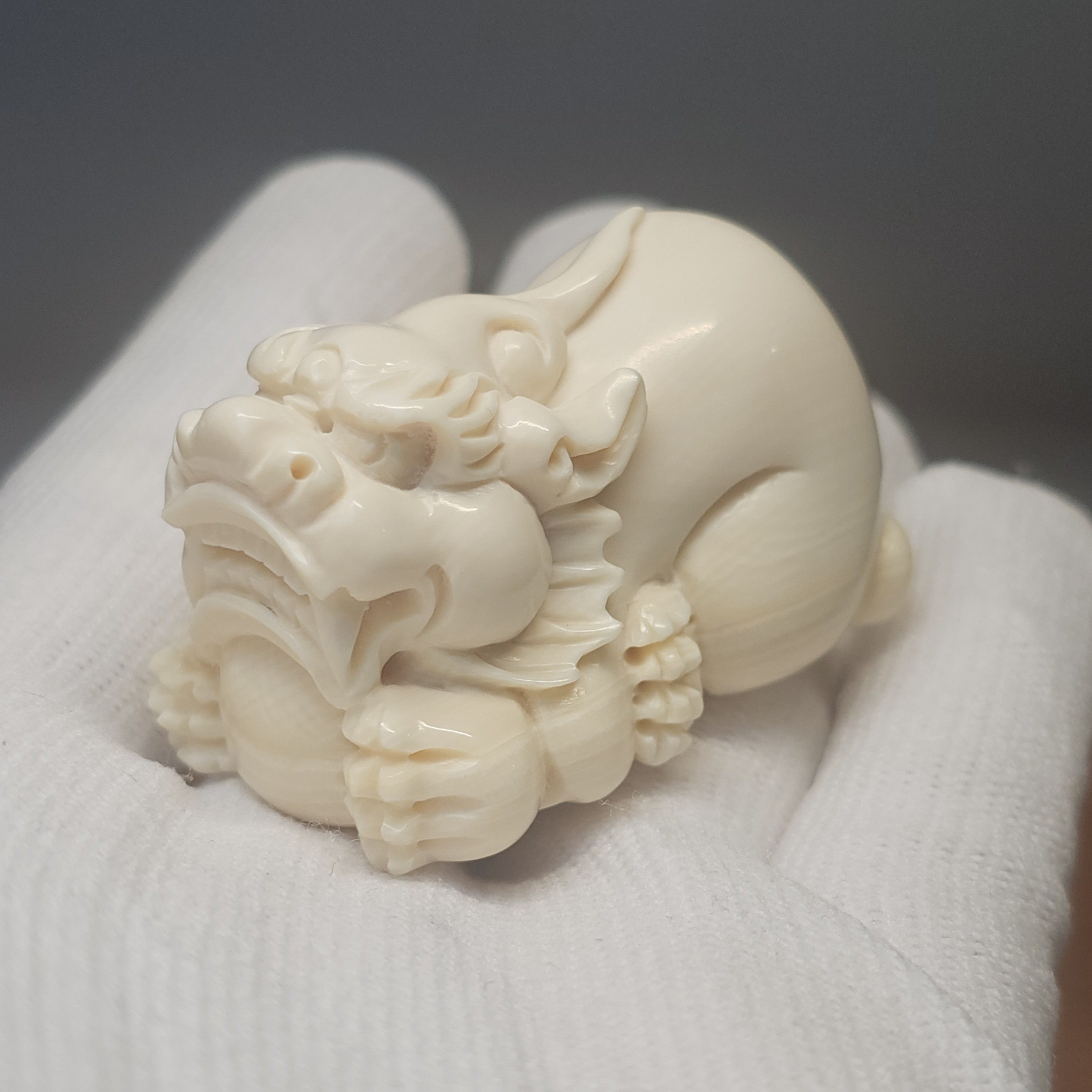 天然猛犸牙手工貔貅手把件