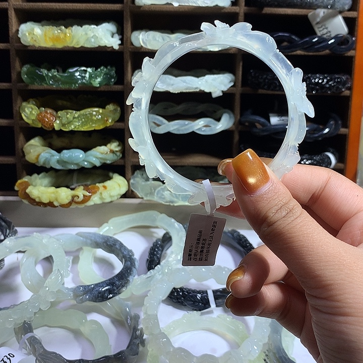 蛇纹石玉未镶嵌手镯
