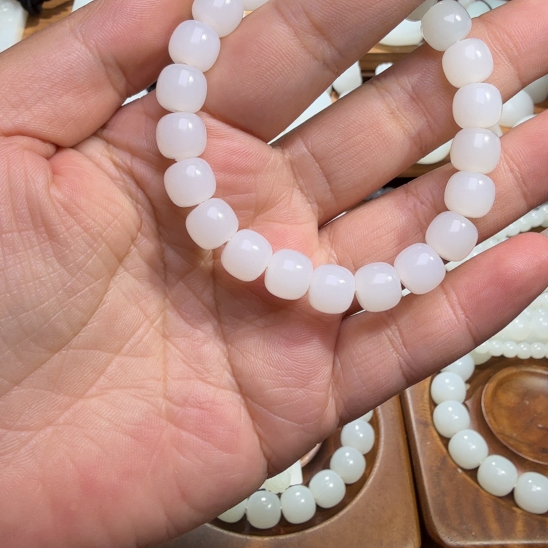 郝***n和田玉未镶嵌颈饰