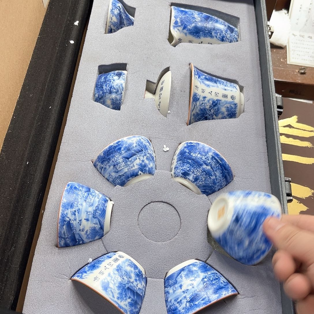 孤品茶具套装等。          