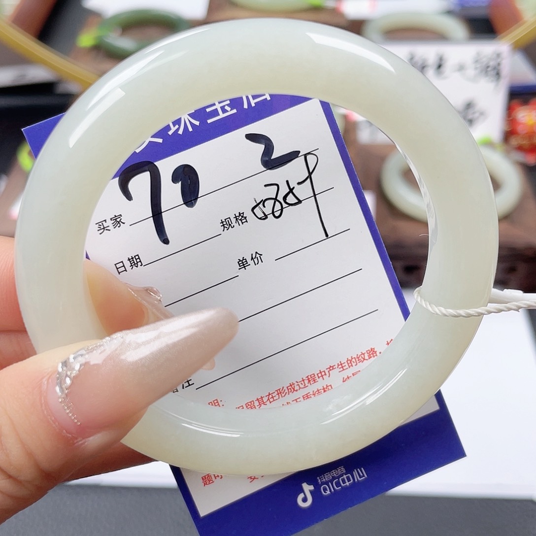 和田玉手镯未镶嵌