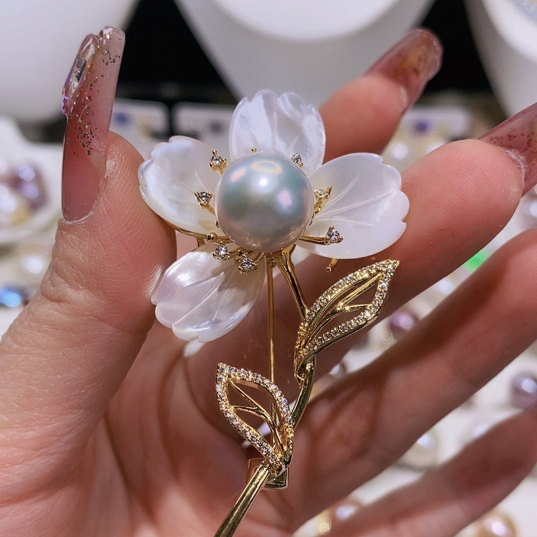 淡水珍珠胸饰合金