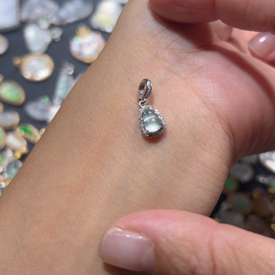 翡翠颈饰18K金镶嵌蔡*吊坠