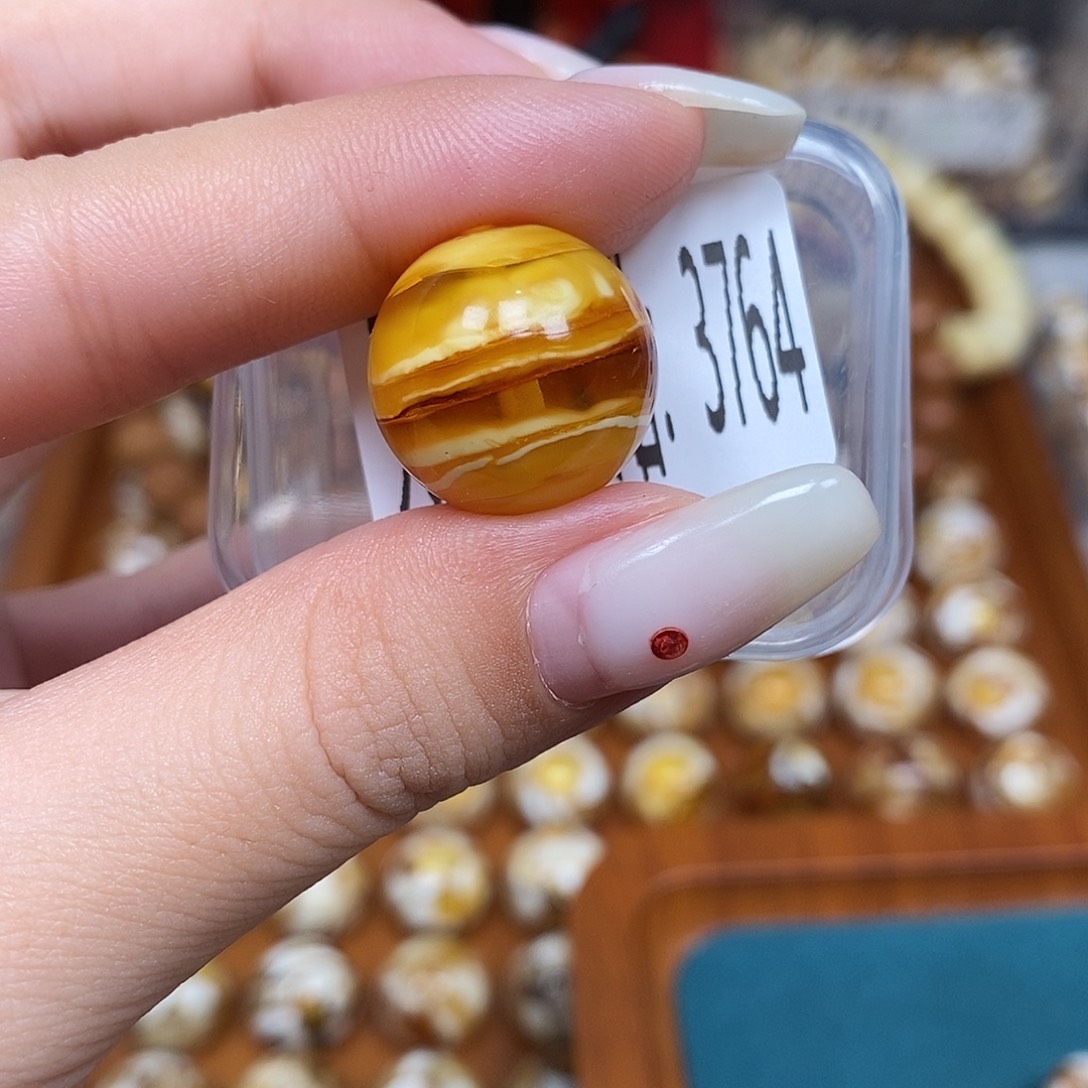 蜜蜡未镶嵌珠宝奇石3764