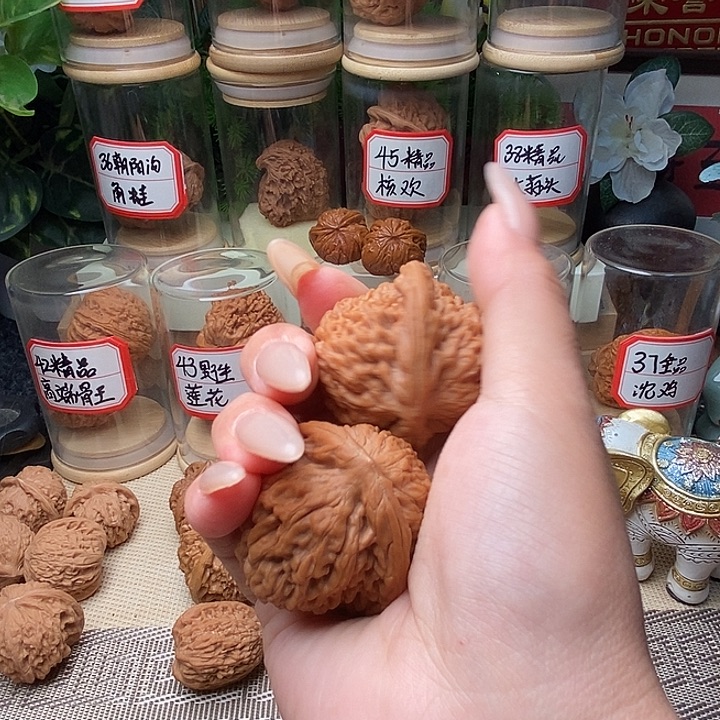 隋***文玩核桃把件莲花……