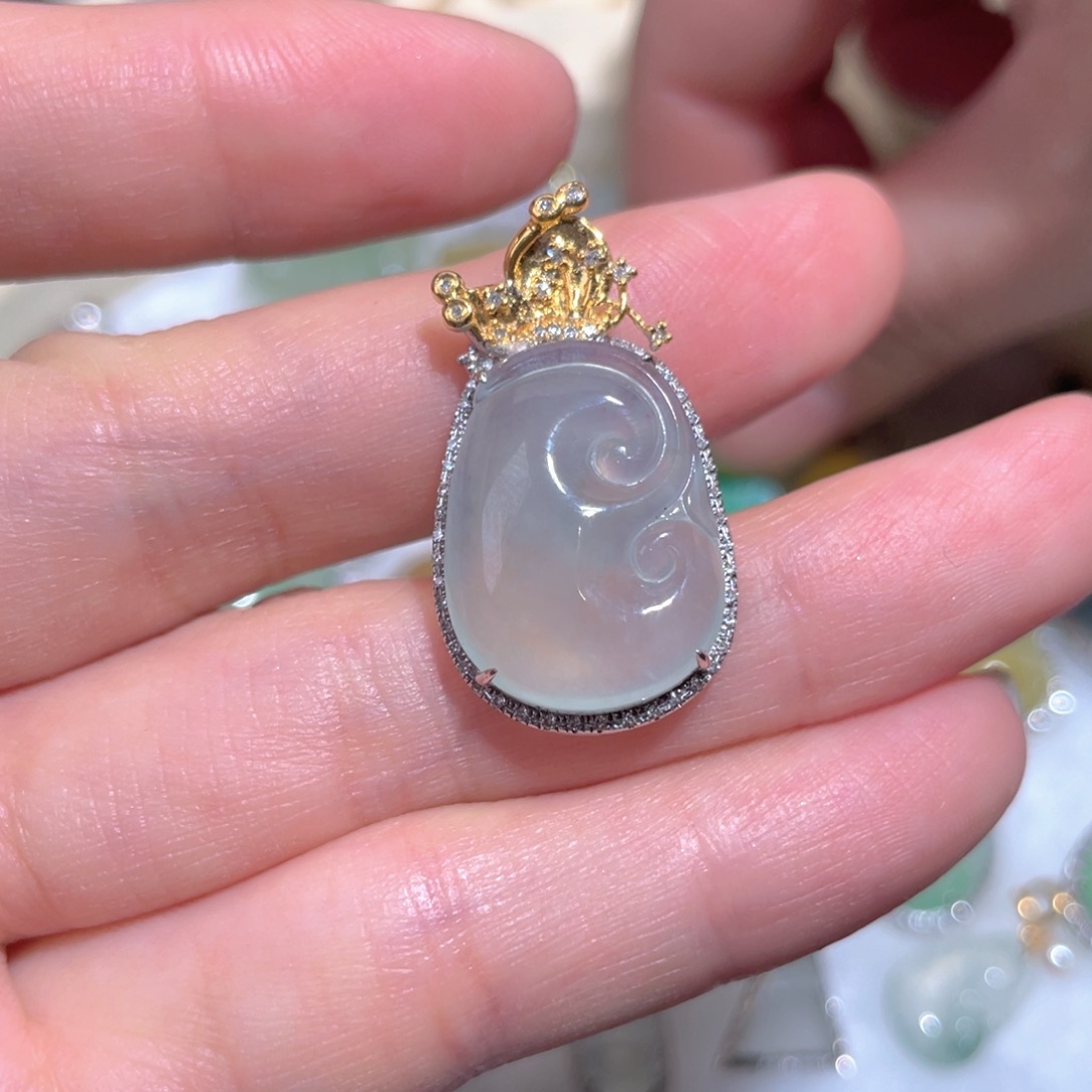 翡翠颈饰18K金镶嵌翡翠