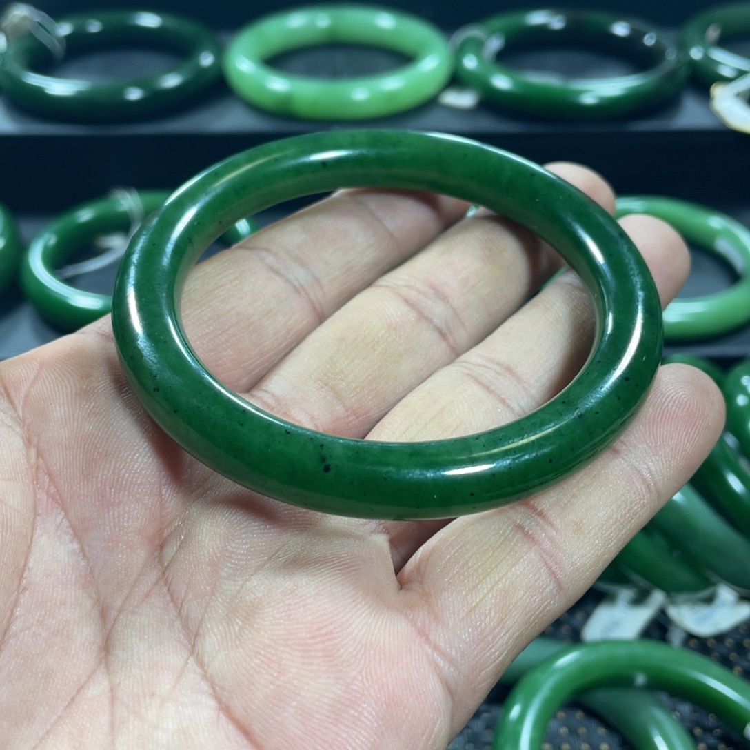 和田玉（碧玉）未镶嵌手镯
