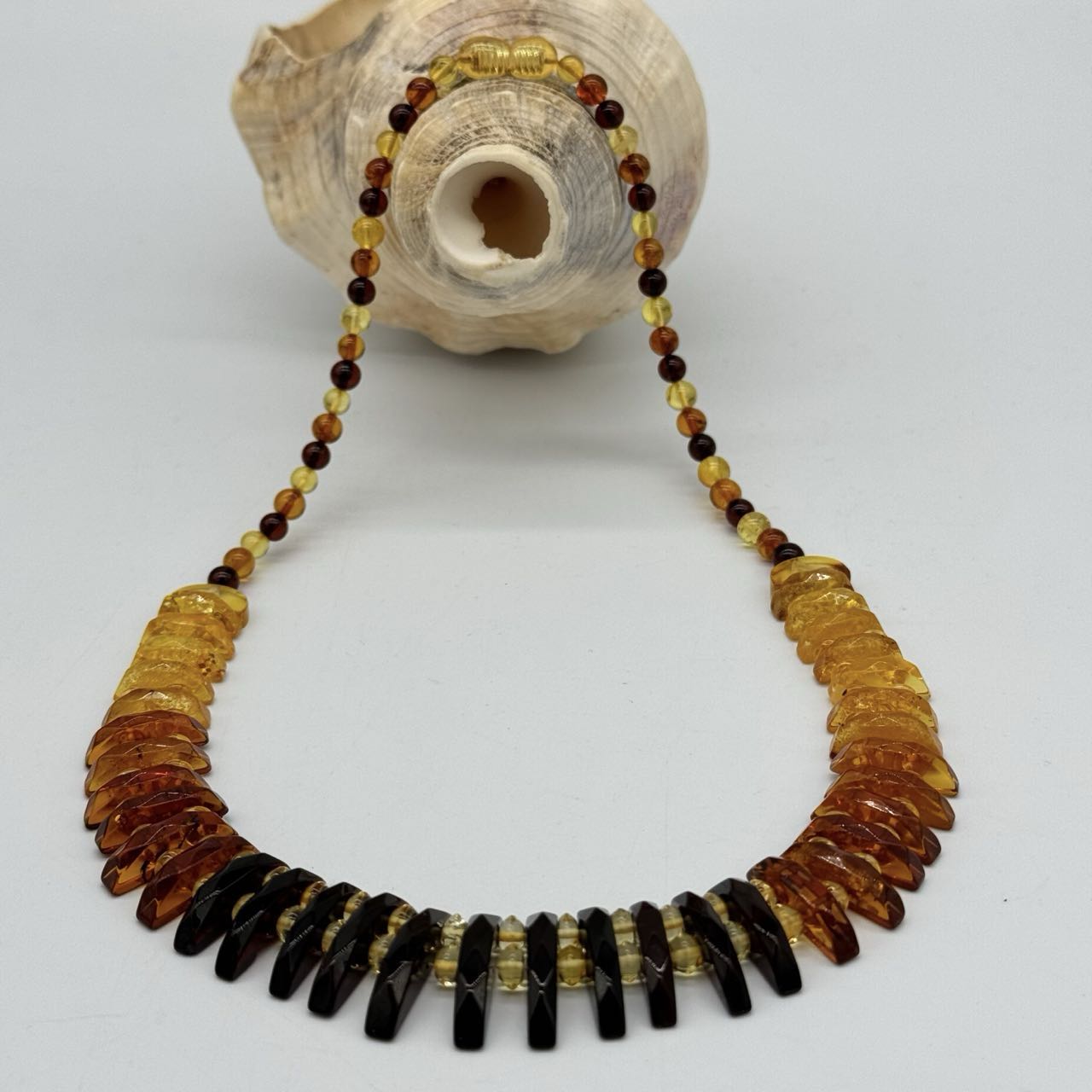 Bak Gvzal Jawayirat乔美首饰琥珀项链