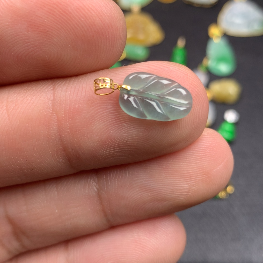 【闪购商品】颈饰18K金镶嵌翡翠翡翠