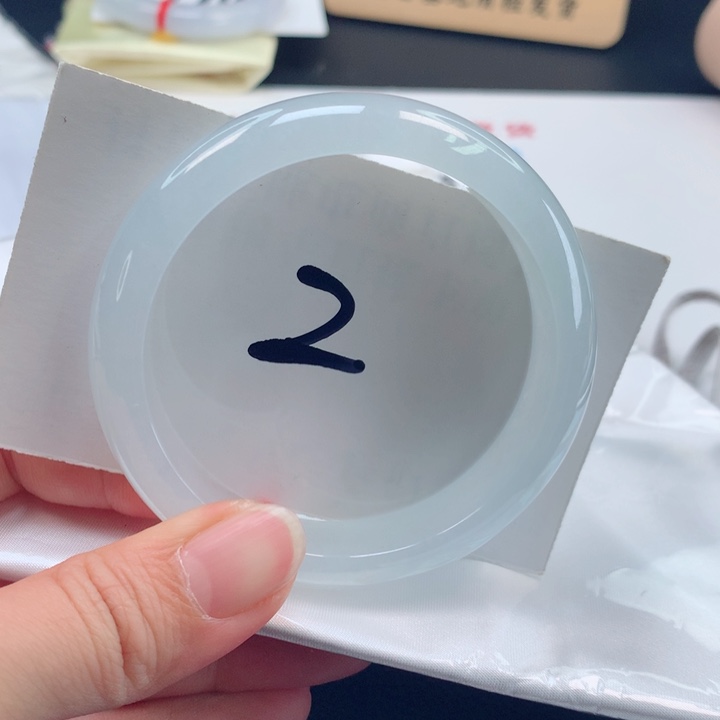 翡翠手镯未镶嵌冰