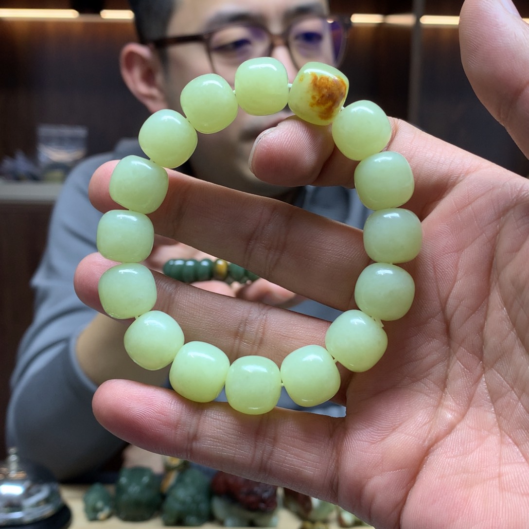 岫岩河磨玉（透闪石质玉）手链未镶嵌金***子