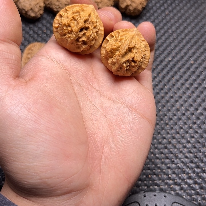 文玩核桃吊坠小蝴蝶