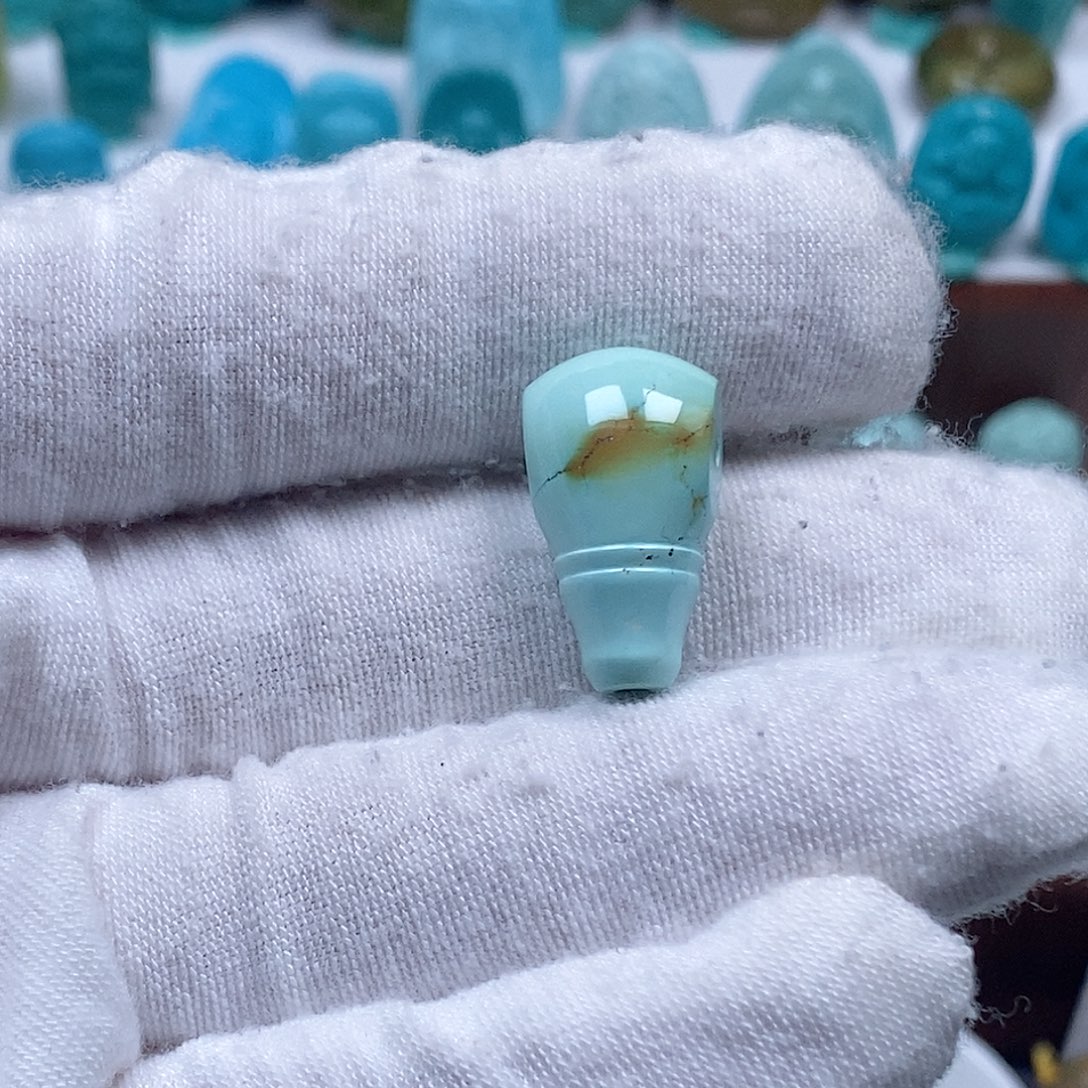 不***二绿松石未镶嵌珠宝奇石