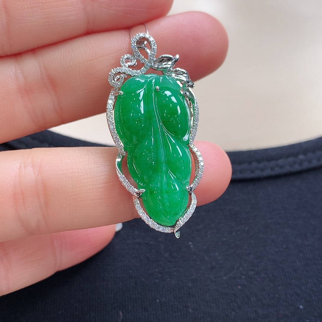 翡翠颈饰18K金镶嵌叶子