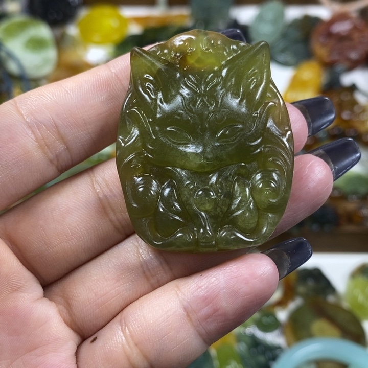 未镶嵌蛇纹石玉吊坠