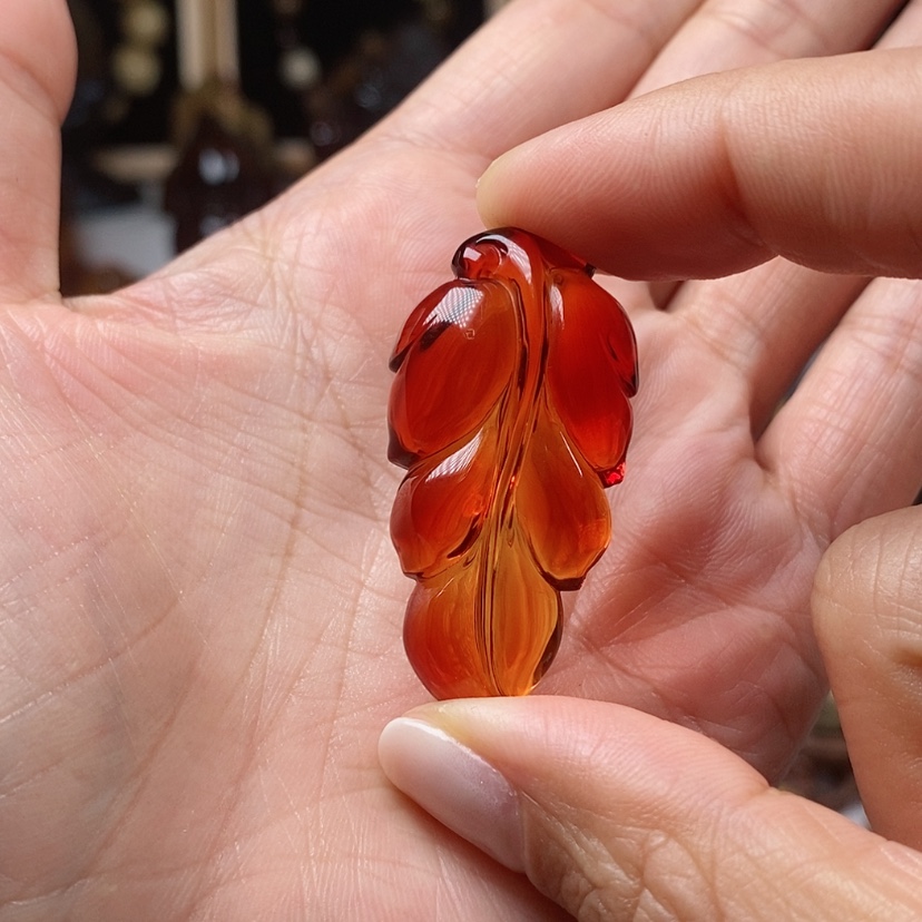 【闪购商品】血珀颈饰未镶嵌全净水干放金血