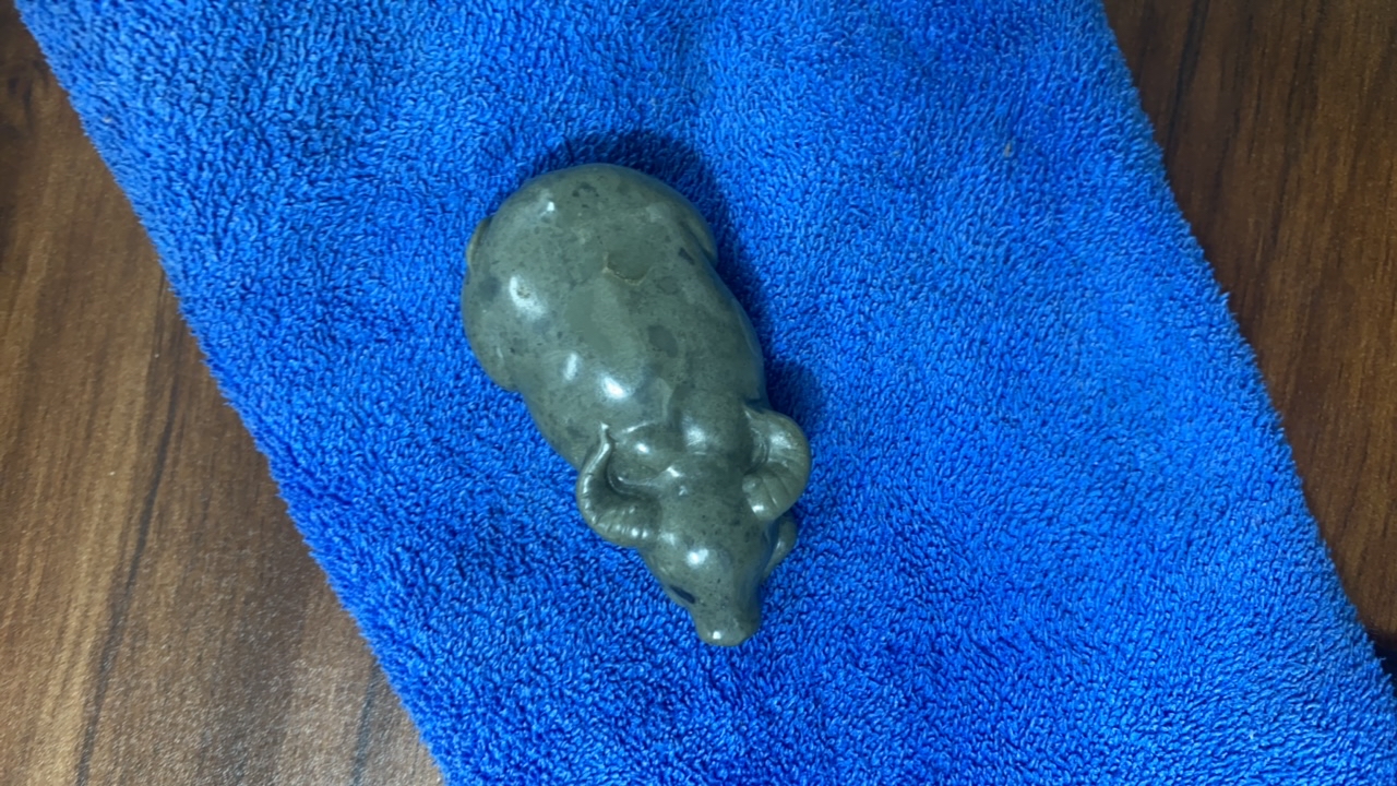 和田玉青花牛。