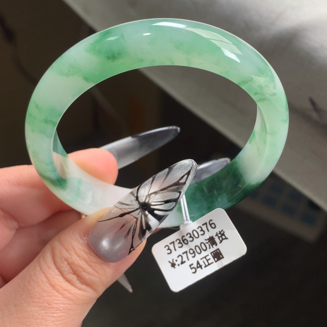 翡翠手镯未镶嵌冰飘绿正圈