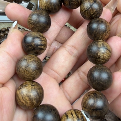 手串沉香一**利白棋虎纹瘤疤